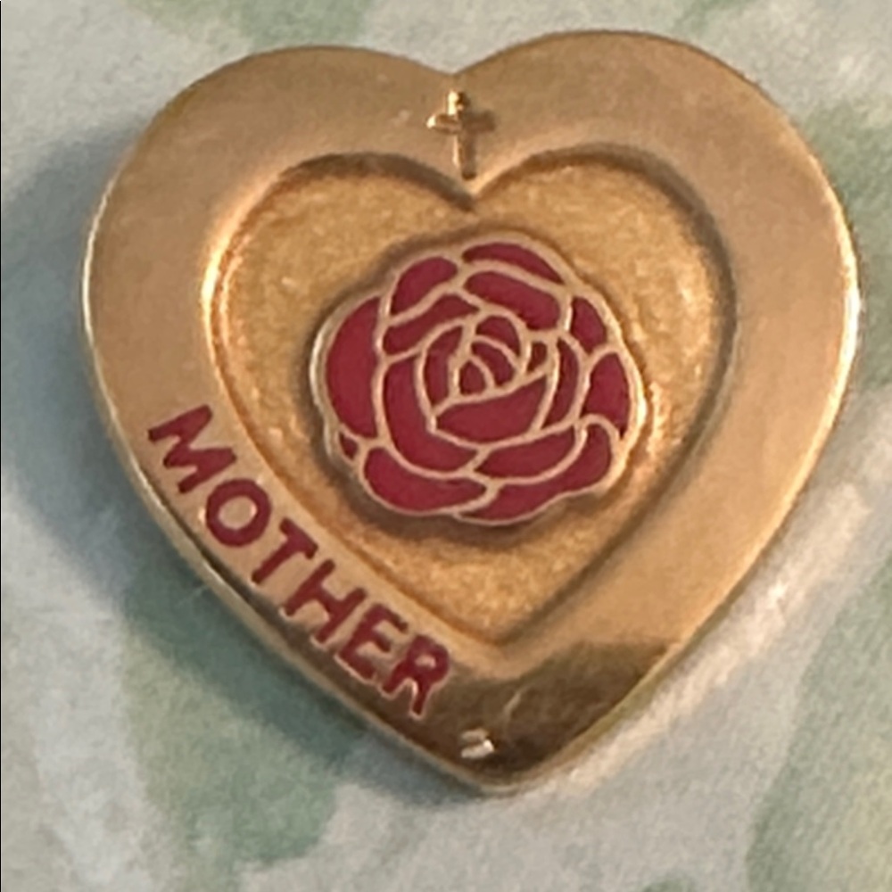 New on Packaging Heart-Shaped Gold Tone Mother's Day Pin‎ with Rose